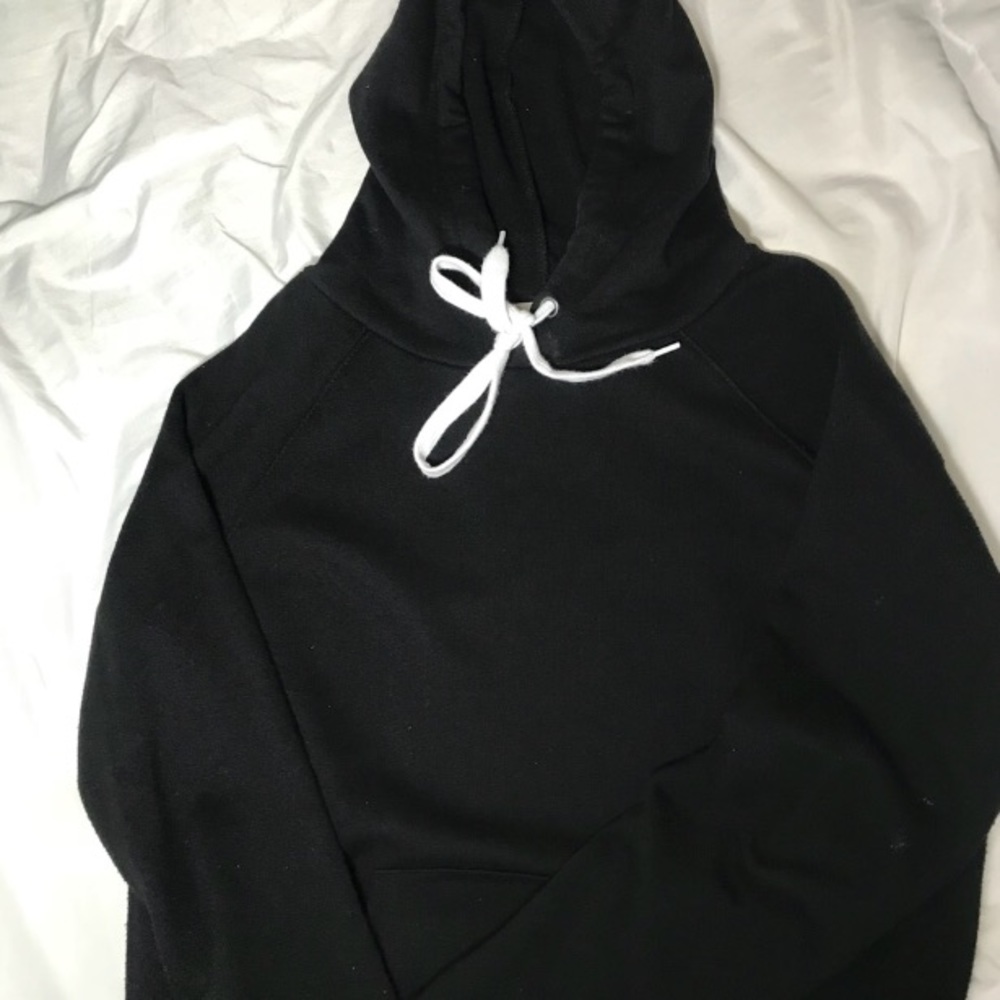 Basic black hoodie - Picture 3 of 3